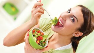 Girl eats vegetable salad