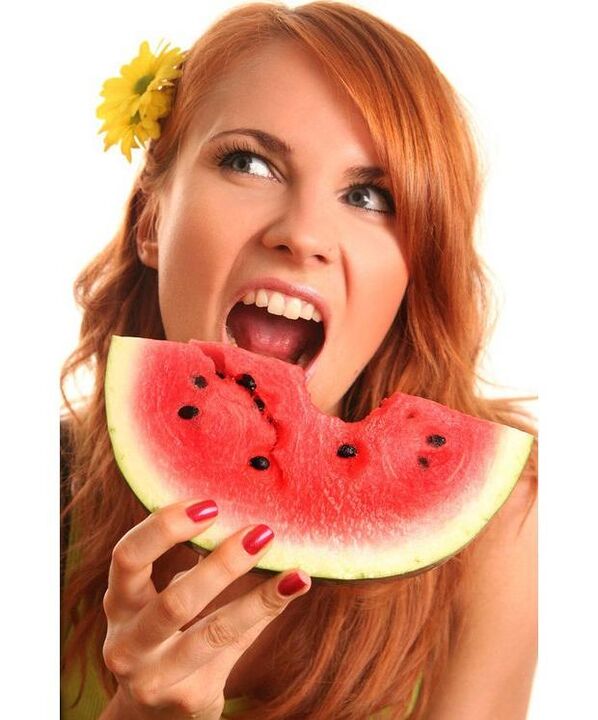 girl eating watermelon on watermelon diet