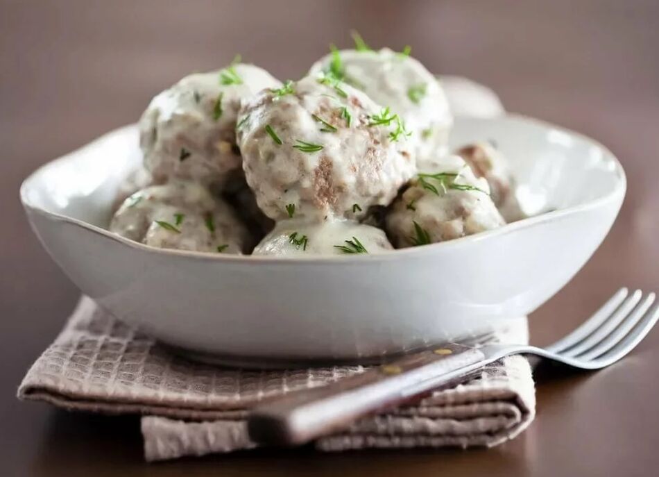 With gout, it is allowed to include steamed chicken meatballs in the menu