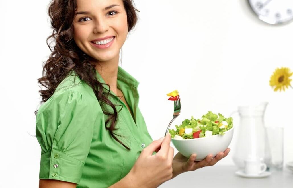 girl eating vegetable salad on a 6 petal diet