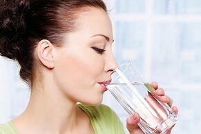 girl drinks water on a diet for the lazy